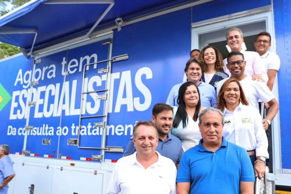 Roberta Santana acompanha início de carreta de exames em Cruz das Almas e discute reabertura de antigo hospital