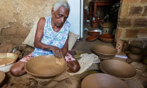 Ceramista e sambadora, Dona Cadu morre aos 104 anos